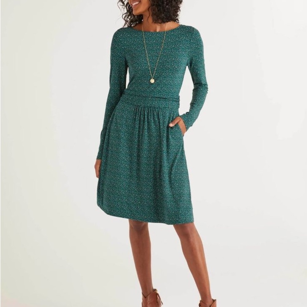 Boden Abigail Jersey Dress in green with a spot print gathered waist Size 12